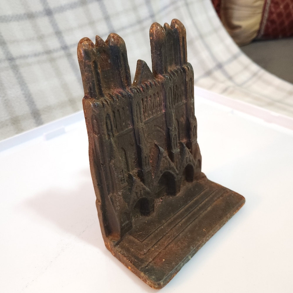 Single Bookend Antique Cast Iron Bronze Ornate Detailing Notre Dame Cathedral - Picture 11 of 16